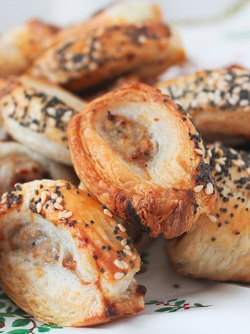 How to make sausage rolls with puff pastry